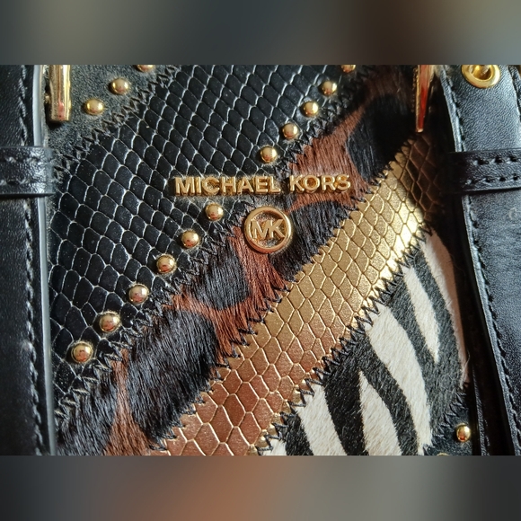 Michael Kors Barrel Style Bag - Picture 2 of 8